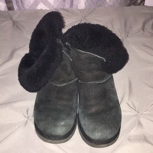 Black Uggs for sale 😍😍